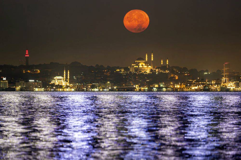 İstanbul’da Mavi Ay nefes kesti. Gökyüzünde görsel şölen yaşandı 8